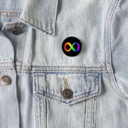 Badge Rond 2,50 Cm Autisme Arc-en-ciel Symbole d'infini Neurodiversit (En situation)