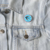 Badge Rond 2,50 Cm Avaler dans le ciel bleu (En situation)