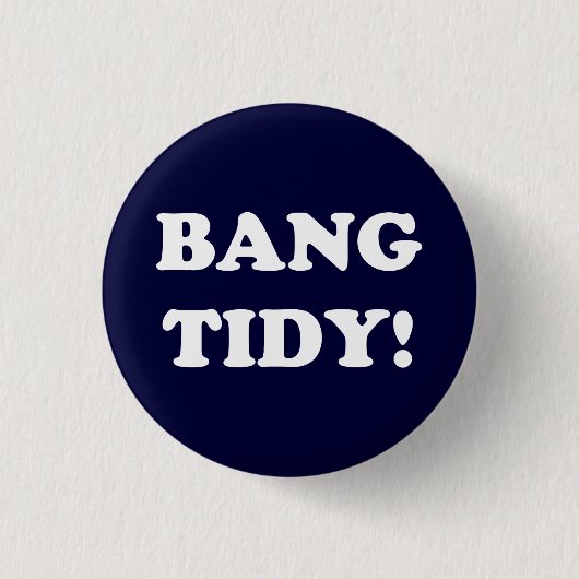 BADGE ROND 2,50 CM ‘BANG TIDY ! ’ (Devant)