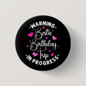 Badge Rond 2,50 Cm Bestie Anniversaire Voyage En Progrès Amis Coeur (Devant)