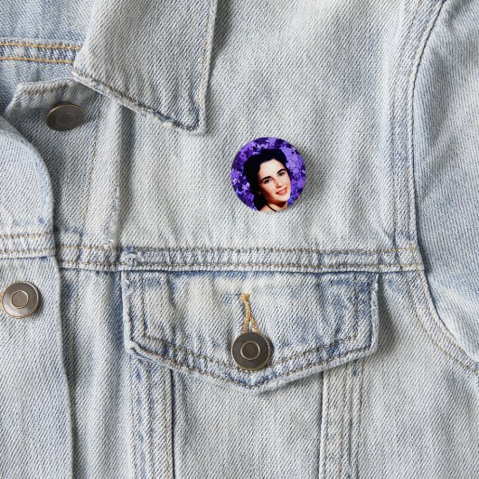 Badge Rond 2,50 Cm Bouton de nymphette d'Elizabeth Taylor (En situation)