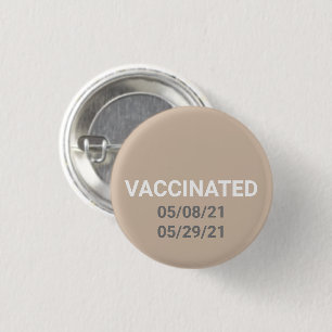Badge Rond 2,50 Cm Bouton épingle beige vacciné avec dates personnali