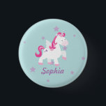 Badge Rond 2,50 Cm Bouton Unicorn Personnalisé Rose Cute<br><div class="desc">Épingle personnalisée avec une mignonne licorne magique volant dans le ciel avec des étoiles violettes. Design sympa et amusant pour une fille qui aime les licornes et les poneys magiques. Cadeau monogrammé personnalisé pour les filles.</div>