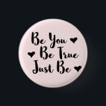 Badge Rond 2,50 Cm Citation positive tendance pour être vous-même<br><div class="desc">La typographie branchée "Sois vrai,  sois juste" inspirant des mots à partager.</div>