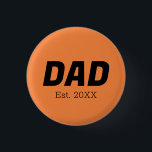 Badge Rond 2,50 Cm Couleur de tendance - Bouton Papa Tangerine Fraîch<br><div class="desc">Voici la couleur printanière tendance : Tangerine fraîche. Bouton moderne et élégant avec texte personnalisable, papa date établie. Son design simple et épuré aux couleurs solides offre un charme intemporel. Découvrez nos couleurs printanières tendance pour plus de produits dans la même ombre ou découvrez d'autres teintes élégantes et colorées pour...</div>