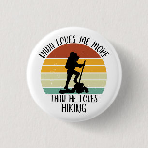 Badge Rond 2,50 Cm CUSTOM Dada M'Aime Plus Qu'Il N'Aime Randonnée