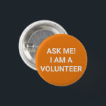 Badge Rond 2,50 Cm Demandez-moi Je suis bénévole orange blanc bouton<br><div class="desc">Volunteer,  Ask Me I am a Volunteer,  orange et blanc simple élégant bouton épingle minimaliste style élégant</div>