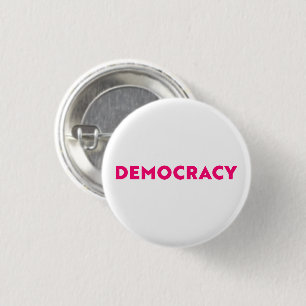 Badge Rond 2,50 Cm Démocratie typographie moderne rose et blanc