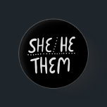 Badge Rond 2,50 Cm ELLE/LUI/EUX Pronouns Fierté manutentionnée minima<br><div class="desc">Décorez votre tenue avec ce bouton d'art cool. Ça fait un grand cadeau ! Vous pouvez le customiser et ajouter du texte. Consultez ma boutique pour plus de couleurs et de motifs ! Faites-moi savoir si vous aimeriez quelque chose de personnalisé aussi.</div>