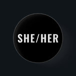 Badge Rond 2,50 Cm Elle Son Genre Pronounounounounounes blanc et noir<br><div class="desc">Elle Son Genre Pronouns noir et blanc minimaliste minimaliste simple bouton épingle. Texte noir personnalisable,  arrière - plan blanc. Gay pride Lgbtq</div>