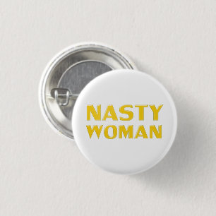 Badge Rond 2,50 Cm "femme méchante" lettres jaunes, arrière - plan bl