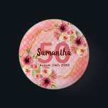 Badge Rond 2,50 Cm fête du 50e anniversaire corail or dahlia fleurs<br><div class="desc">Un bouton tendance pour une fête de 50e anniversaire. Avec un faux cadre hexagone en or géométrique. Décoré de fleurs de dahlia aquarellées en rose, crème et corail. Vivre corail avec des pois comme arrière - plan. Modèles pour un nom, 50 ans et une date. Date de naissance ou date...</div>