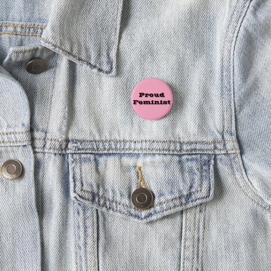 Badge Rond 2,50 Cm Fier féministe (En situation)