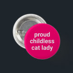Badge Rond 2,50 Cm Fière femme de chat sans enfant typographie drôle<br><div class="desc">Bouton cool moderne et amusant pour femme de chat sans enfant. Texte blanc entièrement personnalisable sur arrière - plan couleur rose-chaud modifiable. Disponible en plusieurs couleurs et options de style.</div>