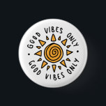 Badge Rond 2,50 Cm Good Vibes ronde uniquement et joli soleil jaune<br><div class="desc">Rappelez à tout le monde autour de vous de rester positif avec ce bouton de motivation! Ce design présente un soleil qui a été coloré en jaune encadré par "GOOD VIBES ONLY" dans un texte circulaire écrit à la main.</div>