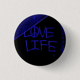Badge Rond 2,50 Cm Graffiti "Love Life" Bouton bleu néon