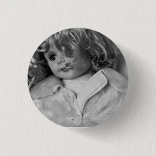 Badge Rond 2,50 Cm HAMbWG - Bouton Carré - Poupée Décoiffée N/B