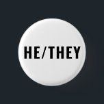 Badge Rond 2,50 Cm He They Gender Pronounounounounounounours noir et<br><div class="desc">He They Gender Pronouns noir et blanc moderne minimaliste simple bouton épingle. Texte noir personnalisable,  arrière - plan blanc. Gay pride Lgbtq</div>