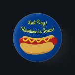 Badge Rond 2,50 Cm Hot Dog Anniversaire de enfant Party Cuire mignonn<br><div class="desc">Ces adorables invitations colorées à la fête d'anniversaire de nourriture pour hot-dog sont parfaites pour une fête d'anniversaire de cuisine d'été! Customisez le texte pour en faire les vôtres. Le look et l'ambiance modernes sont parfaits pour célébrer votre petit qui aime la nourriture et les hot dogs à l'occasion de...</div>