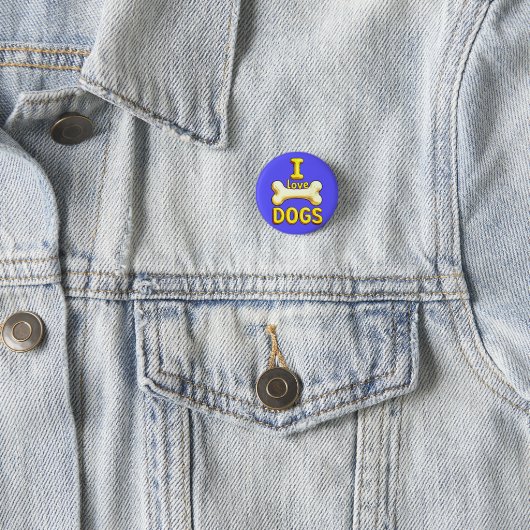 BADGE ROND 2,50 CM J'AIME LES CHIENS (En situation)