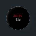 Badge Rond 2,50 Cm Jean 1:14 «la Parole s'est faite chair»…Verset bib<br><div class="desc">Jean 1:14 (KJV «la Parole s'est faite chair et a habité parmi nous») bouton noir avec police rouge et blanc.  Profitez!</div>