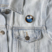 Badge Rond 2,50 Cm Jésus dans l'océan avec une croix boisée (En situation)