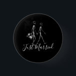 Badge Rond 2,50 Cm Just Married X-Ray Skeleton Honeymoon Couple<br><div class="desc">Just Married X-Ray Skeleton Honeymoon Tourist Couple

Easy to personalize!</div>