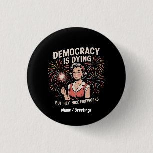 Badge Rond 2,50 Cm La démocratie est en train de mourir, mais Hey Nic