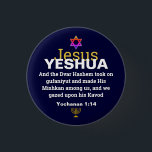 Badge Rond 2,50 Cm LE MOT EST DEVENU FLOTTANT Noël Messianique<br><div class="desc">Style Messianic Noël YESHUA JESUS bouton avec faux menorah or et l'étoile colorée de David design. JÉSUS est écrit dans la typographie faux or, contre un riche arrière - plan BLEU MIDNIGHT. Le verset Écriture est la VERSION JUIVE de Jean 1:14 - LE MOT EST DEVENU FLEURS - LE HASHEM...</div>