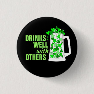 Badge Rond 2,50 Cm Les boissons bien avec d'autres attaque des