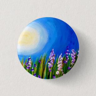 Badge Rond 2,50 Cm Lupin dans une ville de Grassy meadow