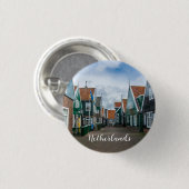 Badge Rond 2,50 Cm Maisons traditionnelles en bois dans le village de (Devant & derrière)