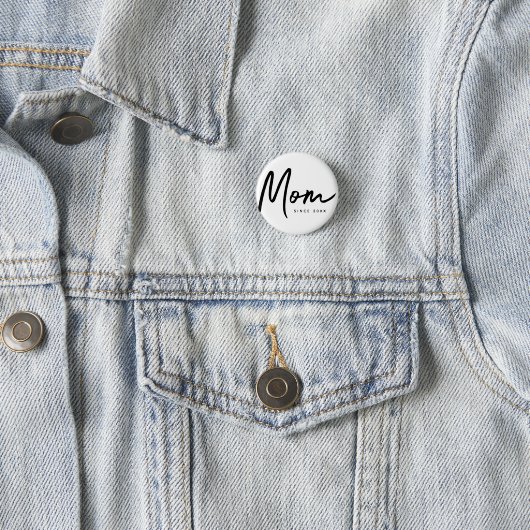 Badge Rond 2,50 Cm Maman Depuis 20XX Moderne Simple Chic (En situation)