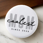Badge Rond 2,50 Cm Maman la plus cool depuis 20XX Moderne Simple Prep<br><div class="desc">Ce design simple et moderne est composé de la typographie de san serif.</div>