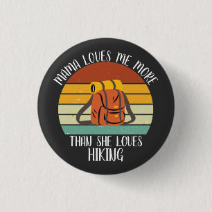 Badge Rond 2,50 Cm Maman M'Aime Plus Qu'Elle N'Aime Le Randonnée