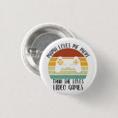 Badge Rond 2,50 Cm Maman M'Aime Plus Qu'Elle N'Aime Le Vidéo Gam (Devant & derrière)