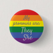 Badge Rond 2,50 Cm Mes pronouns sont : Le drapeau Arc-en-ciel (Devant)