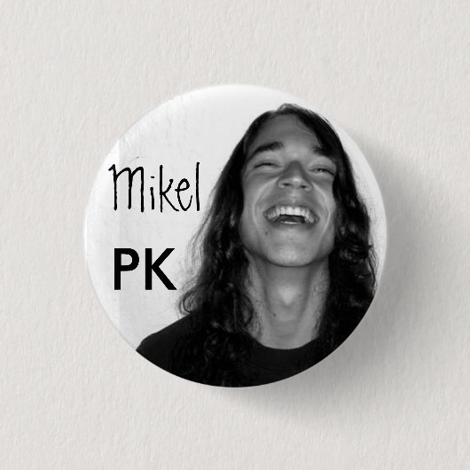 Badge Rond 2,50 Cm Mikel sur un bouton (Devant)