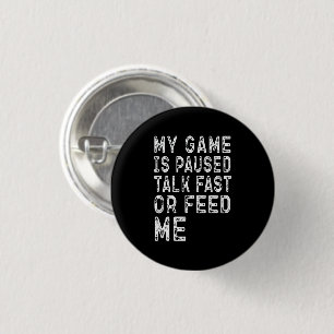 Badge Rond 2,50 Cm Mon Jeu Est Suspendu Parler Rapidement Ou Me Feed 