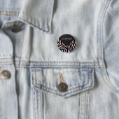 Badge Rond 2,50 Cm Monogramme noir et rose Zebra (En situation)
