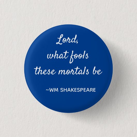 Badge Rond 2,50 Cm Mortal Fools Shakespeare Citation Bleu et Blanc (Devant)