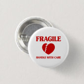 Badge Rond 2,50 Cm Poignée Cardiaque Fragile Avec Soin (Devant & derrière)
