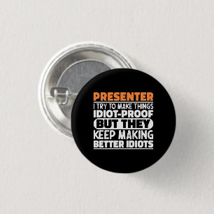 Badge Rond 2,50 Cm Présentateur Je Essaie de Rendre les Choses Drôles