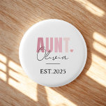 Badge Rond 2,50 Cm Promu à Tante EST 2025 | Nouvelle tante personnali<br><div class="desc">Célébrez les nouvelles excitantes avec cet adorable badge de bouton Promoted to Aunt EST 2025! Doté d’un lettrage rose vif, d’un élégant script noir et d’un détail de coeur charmant, ce bouton personnalisé est parfait pour les annonces de grossesse, les révélations de genre, ou tout simplement faire savoir au monde...</div>
