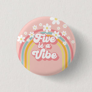 Badge Rond 2,50 Cm Retro Rainbow FIVE est une ambiance Groovy 5e anni