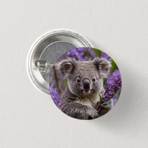 Badge Rond 2,50 Cm "Rêver dans le violet : Un Koala dans un arbre Jac