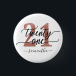 Badge Rond 2,50 Cm Rose Gold 21st Birthday<br><div class="desc">Bouton tendance chic de 21e anniversaire. Design avec or rose 21 ,  script de calligraphie 21 et un nom. Un cadeau branché pour 21 ans.</div>