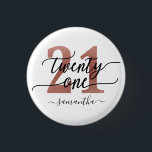 Badge Rond 2,50 Cm Rose Gold 21st Birthday<br><div class="desc">Bouton tendance chic de 21e anniversaire. Design avec or rose 21 ,  script de calligraphie 21 et un nom. Un cadeau branché pour 21 ans.</div>