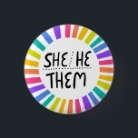 Badge Rond 2,50 Cm SHE/HE / THEM Pronounounes Rainbow Handlettered Pr<br><div class="desc">Décorez votre tenue avec ce bouton d'art cool. Ça fait un grand cadeau ! Vous pouvez le customiser,  modifier les couleurs arrière - plans et ajouter du texte. Consultez ma boutique pour plus de couleurs et de motifs ! Faites-moi savoir si vous aimeriez quelque chose de personnalisé aussi.</div>