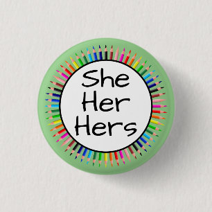Badge Rond 2,50 Cm She Her Hers Pronouns in Circle of Colored Pencils